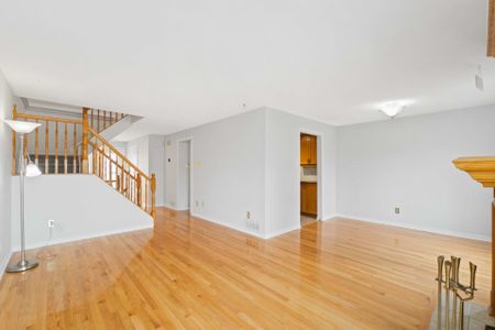 For Lease - 1904 SUMMERFIELDS Crescent, Orleans - Convent Glen and Area, Ontario - Photo 4