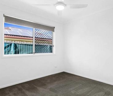 CENTRAL HERVEY BAY - SPACIOUS HOME - Photo 5