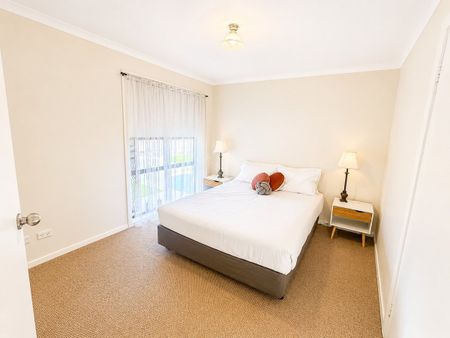 2 Bedroom Fully Renovated Furnished Unit - Photo 3