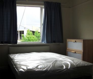 Beautiful house in excellent location in leafy Headingley - Photo 5