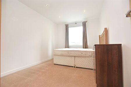 Prince Regent Road, Hounslow, Middlesex, TW3 - Photo 2