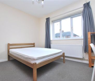 5 bedroom semi-detached house to rent - Photo 2