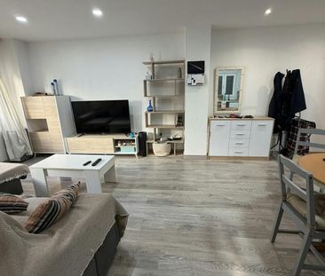 Piso de alquiler en C/ de Montitxelvo, Mont-Olivet - Photo 1