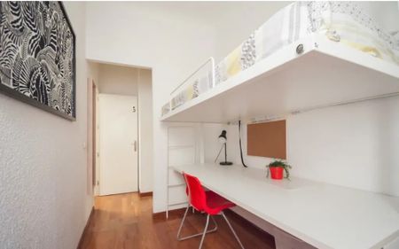 Glorieta de Ruiz Giménez, Madrid, Community of Madrid 28015 - Photo 3