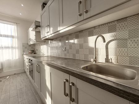 2 Bed Flat, Plashet Grove, E6 - Photo 4