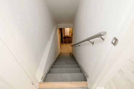 Condo Townhouse For Lease | S9052425 - Photo 2