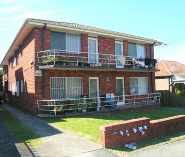 Top Floor Two Bedroom Unit - Photo 2