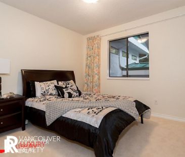 House in West Vancouver, BC - Photo 6