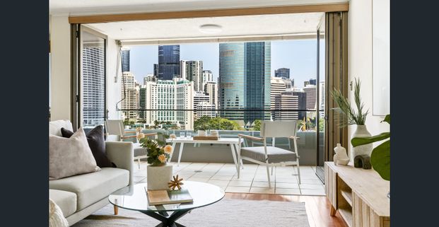 Breathtaking city and river views! - Photo 1