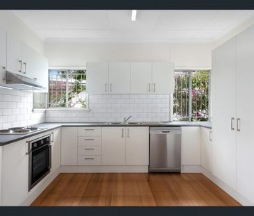 NEAT AND TIDY HOME IN A SOUGHT - AFTER AREA - (Short term rental - ... - Photo 2