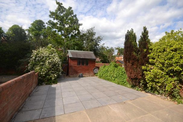 Grange Avenue, Reading - Photo 1