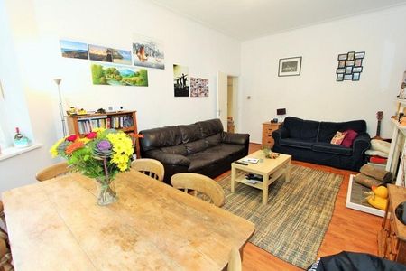 3 Bed Flat, Trouville Road, SW4 - Photo 2