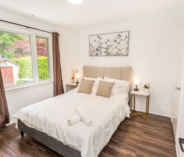 For Lease - 411 Maplehurst Avenue, Oakville, Ontario - Photo 2