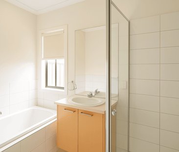 39 Coolamon Dr, Craigieburn, Vic 3064 - Photo 1