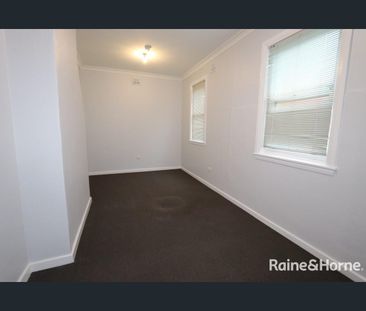 Large bedsit -Available 24/12/25 !!!! - Photo 1
