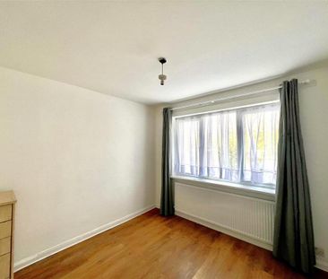4 bedroom end of terrace house to rent - Photo 3
