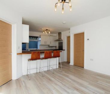 Well presented two bed apartment on the ground floor with garden an... - Photo 2