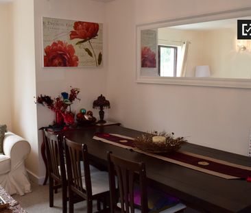 Ensuite room in 3-bedroom apartment in Ballinteer, Dublin - Photo 5