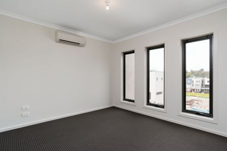 2 Toby Place, Mooroolbark - Photo 2