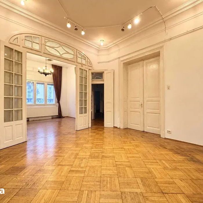 Vila 7 Camere | Piata Victoriei | Curte | AC | Birouri - Photo 1