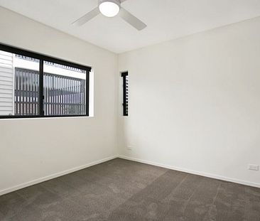 Stunning Two Bedroom Apartment Conveniently Located! - Photo 2