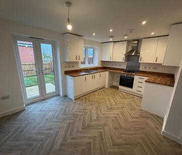 3 bedroom semi-detached house to rent - Photo 3