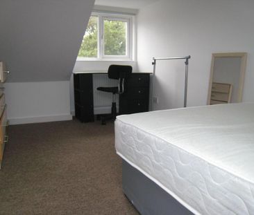 4 bedroom terraced house to rent - Photo 3