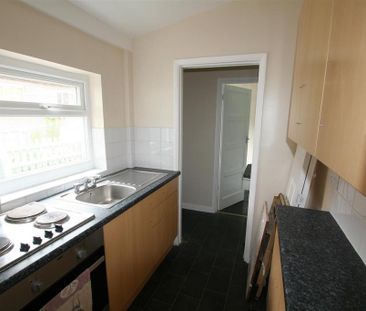 2 bedroom end of terrace house to rent - Photo 6