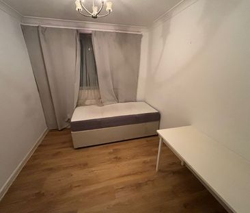 2 Bed Flat, Edinburgh House, NW4 - Photo 3