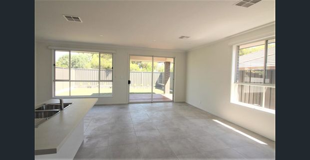 Modern Living Between Beach & CBD - Photo 1