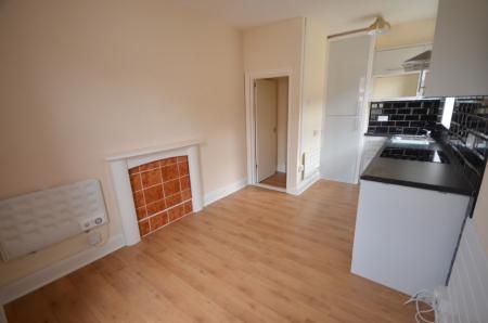 Flat To Let - Photo 1