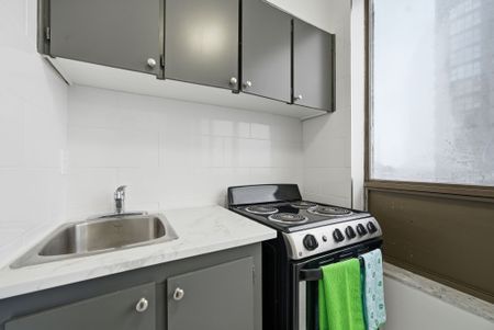 For Lease - 2360 Dundas Street Unit# 1919B, Toronto, Ontario - Photo 3