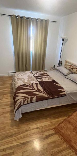 4 ½ à louer spacieux et lumineux semi meublé - Photo 1