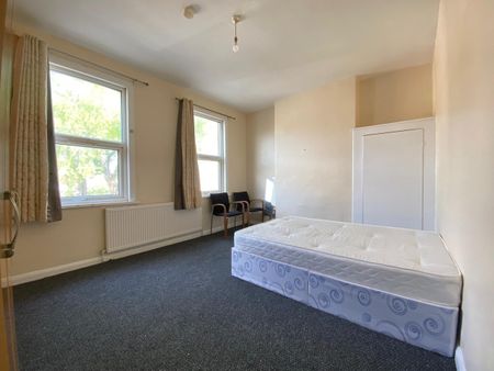 Room in a Shared House, Cranmer Road, E7 - Photo 5