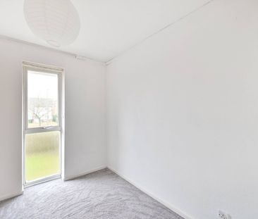 Winchilsea Crescent, West Molesey, KT8 - Photo 1