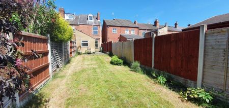 3 bedroom end of terrace house to rent - Photo 3