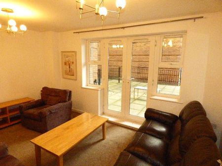 2 bedroom Flat for rent - Photo 5