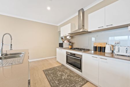 Spacious Family Home for Lease in Baldivis - Photo 2