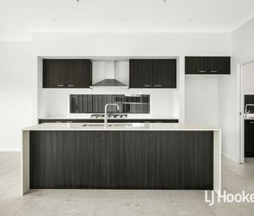 Brand New 5 Bedroom Home - Walk to Metro! - Photo 6