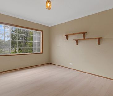 Spacious Family Home with Beautiful Outlook - Photo 4