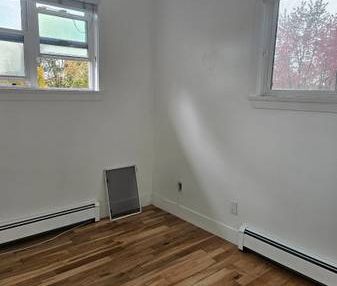 Kits 3 bed , 2.5 townhome/ duplex - Photo 3