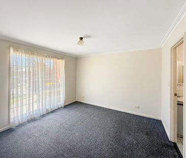 Central Location, Three bedroom family home - Photo 3