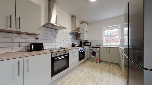 1 bedroom in a house share to rent - Photo 1