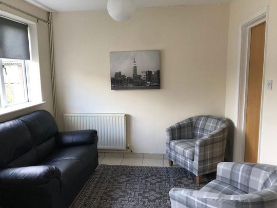 6 bedroom house to rent - Photo 1