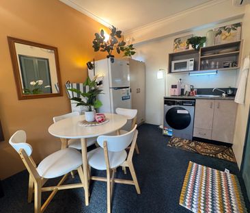 Chippendale - Photo 3