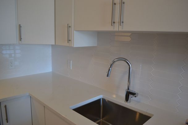 For Lease - 397 Codd's Road Unit# 604, Manor Park - Cardinal Glen and Area, Ontario - Photo 1