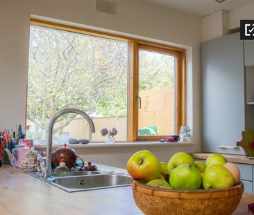 Beautiful room in shared apartment in Clontarf, Dublin - Photo 3