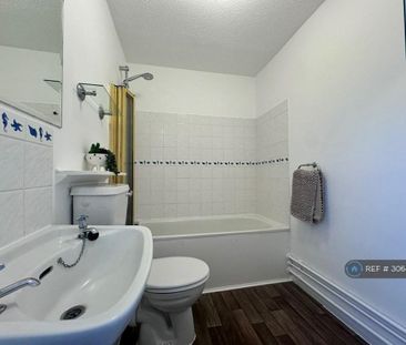 2 bedroom maisonette to rent - Photo 6
