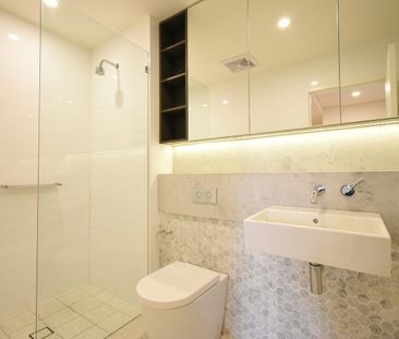 "Industry" Newtown One Bedroom + Huge Size Private Roof Top - Photo 6