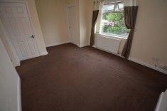 3 bed House - Mid Terrace for Rent - Photo 4